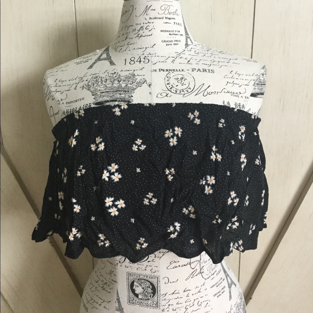 🌼🌼American Eagle Daisy Crop Top🌼🌼